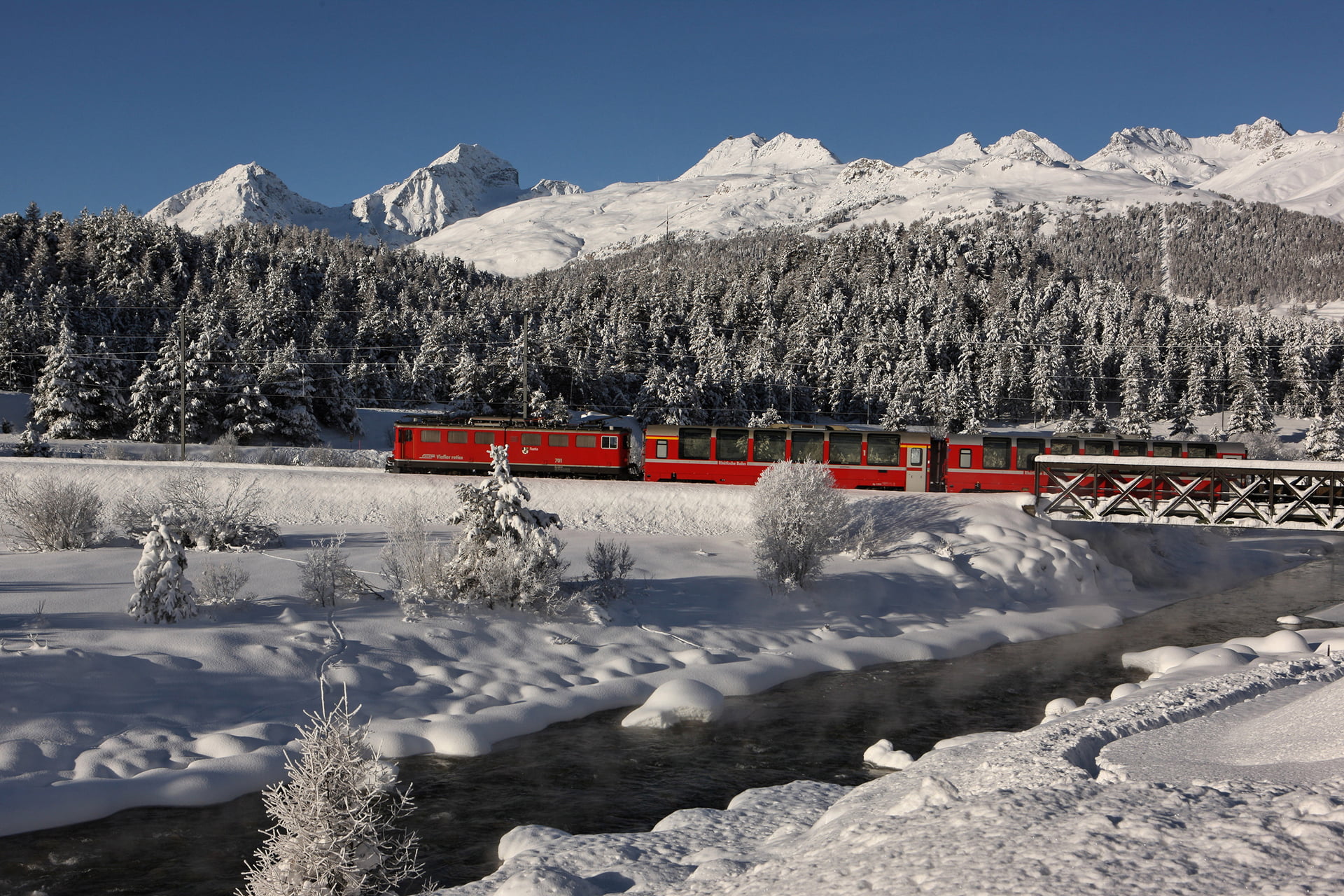 Bahn & Bus Winter in Engadin St. Moritz