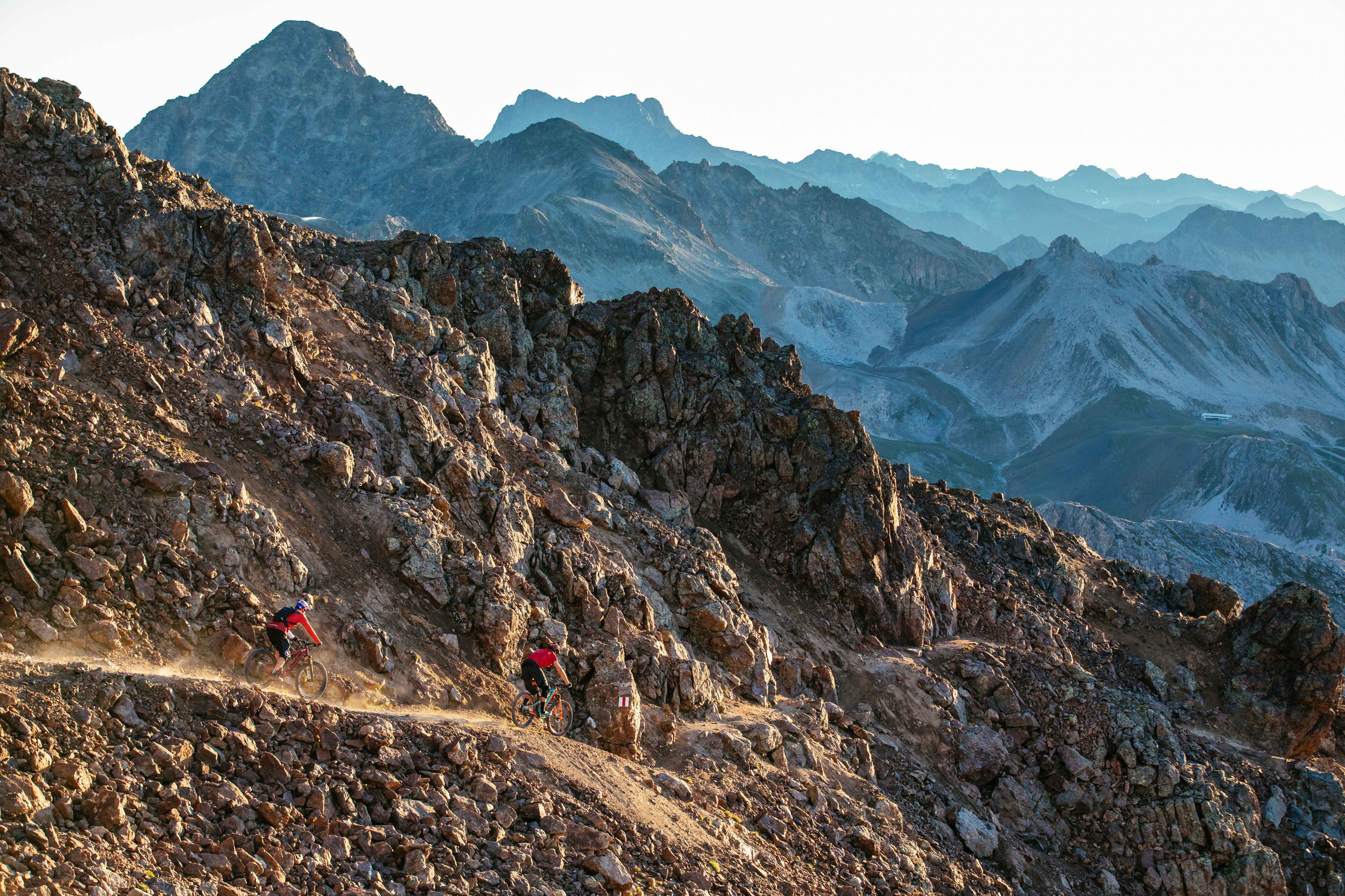 St. Moritz is «Home of Trails» Follow Danny MacAskill und Claudio Caluori