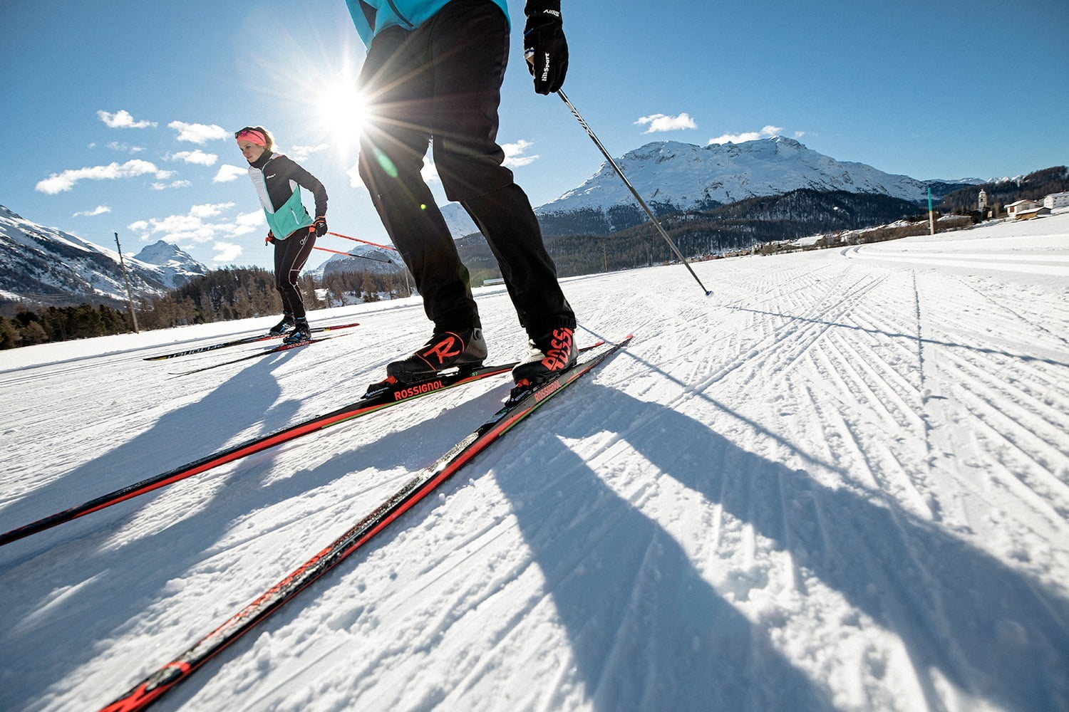 Über 220 km Skating- und klassische Loipen erwarten Sie, darunter die Engadin Ski Marathon-Rennstrecke von Maloja nach S-Chanf.