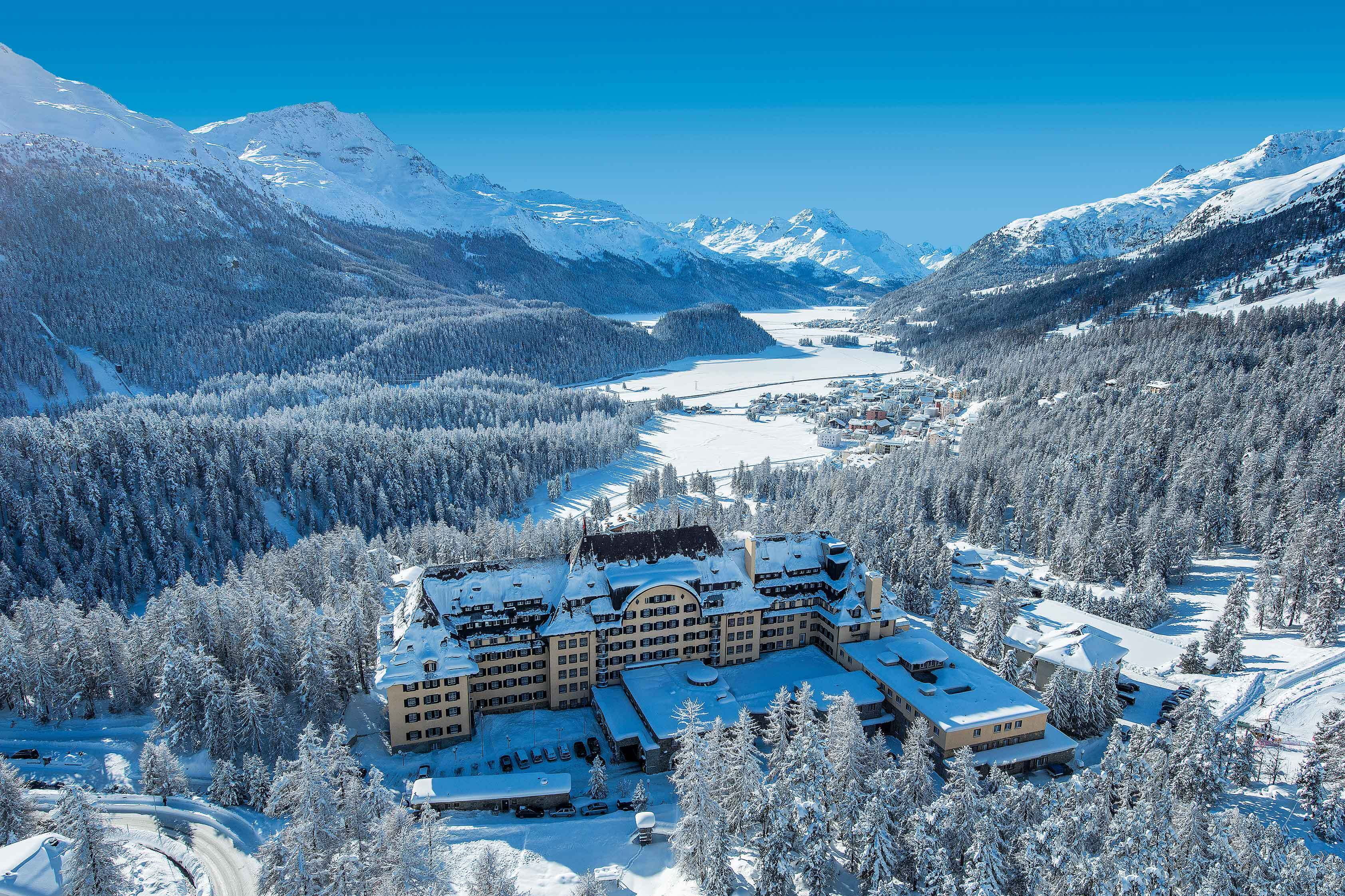 Курорт. Сан Мориц Швейцария. Сент Мориц горнолыжный курорт. Сент-Мориц Швейцария горнолыжный курорт. Отели Санкт Мориц Швейцария.